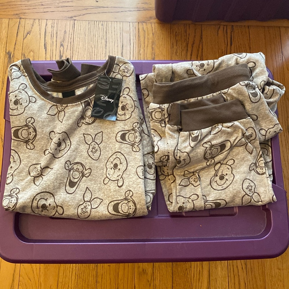 Disney women’s tigger/piglet/pooh pjs-medium NWT